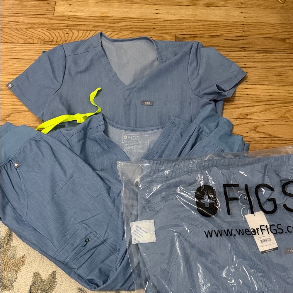 Figs Bundle of Denim Scrubs like new/new XS